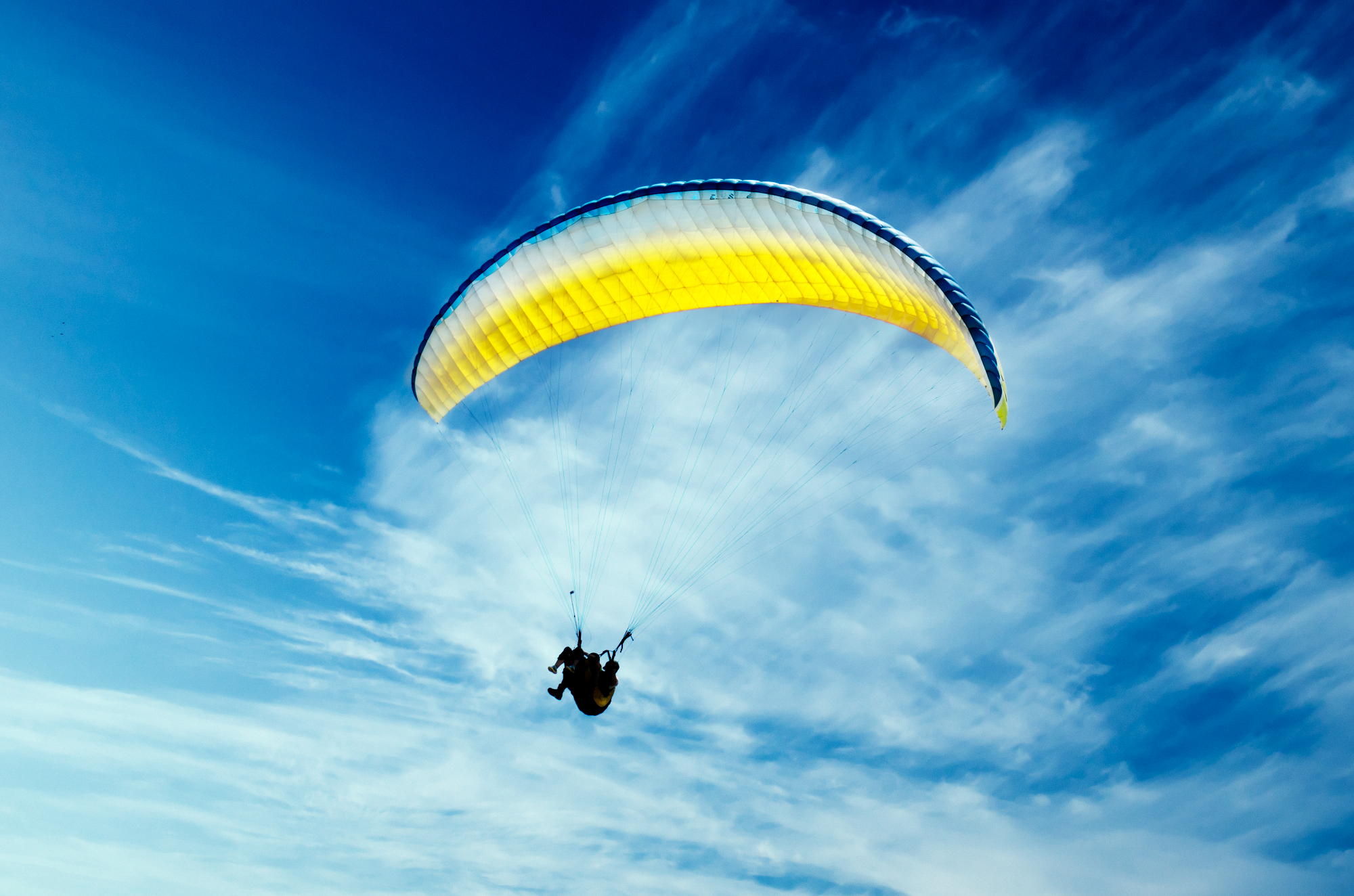 Paragliding je odlična sprostitev po napornem službenem dnevu